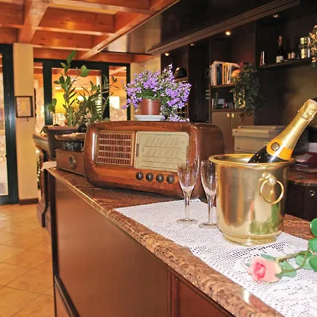 Hotel La Pergola Moniga del Garda